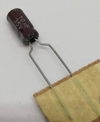 10uF 35V Elektrolitik Kondansatör 105C 4X7 RM:5 - 1